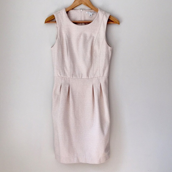 Banana Republic Dresses & Skirts - Banana Republic Beige Stretch Sheath Dress
